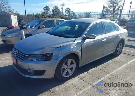 2013 Volkswagen Passat 2.5L Se z USA, uszkodzony, nr VIN 1VWBP7A32DC097399